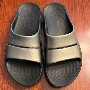 OOFOS Women’s Luxe Slide silver grey size 10